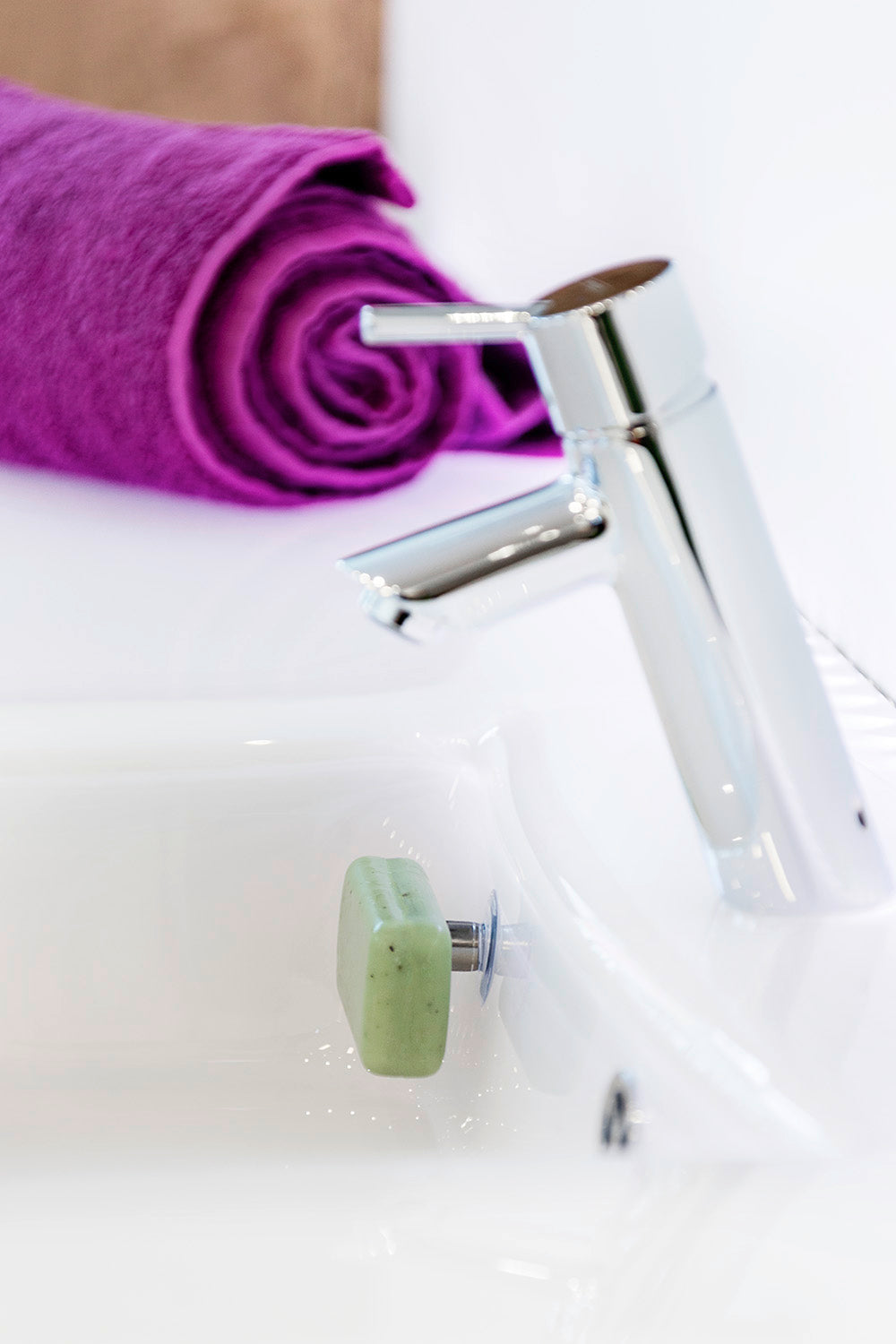 SAVONT Original Magnetic floating soap holder | Always dry & clean | Soap dish dispenser drainer for shower or sink